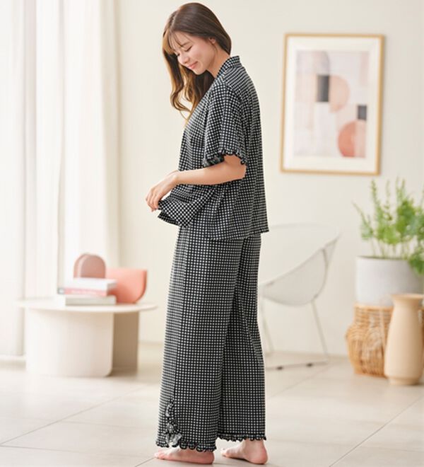 YU'NOW（ユナウ）の「【上下２点セット】レーヨンブレンドフリルシャツパジャマ（パジャマ・ルームウェア）」｜詳細画像