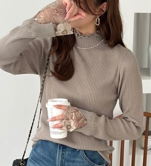 GeeRA（ジーラ）の「【復活】大人可愛い！レースが上品なハイネックニット（ニット・セーター）」｜グレージュ