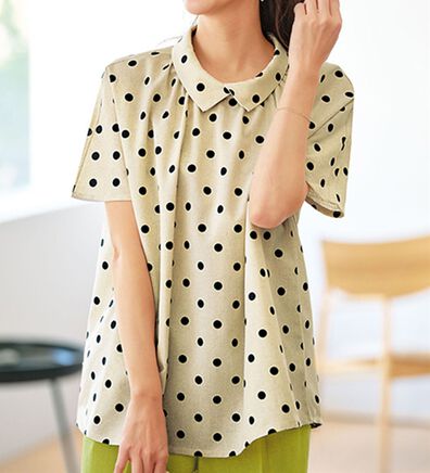 BELLUNA（ベルーナ）の「ちび衿デザイン大人顔ドットブラウス（ブラウス）」