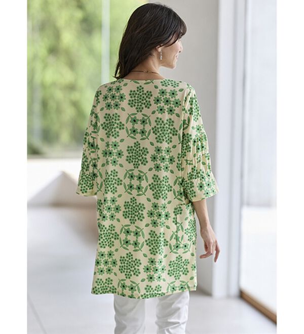 BELLUNA（ベルーナ）の「ひんやり冷感素材花柄プリントチュニック（チュニック）」｜詳細画像