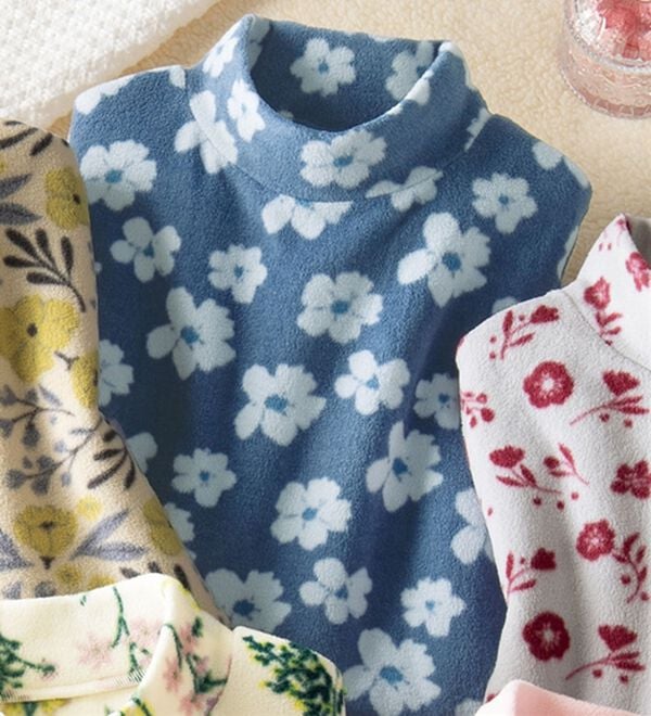 LAVIENNE（ラヴィエンヌ）の「薄手ストレッチフリースのプリントハイネック長袖（ニット・セーター）」｜ネイビーフラワー