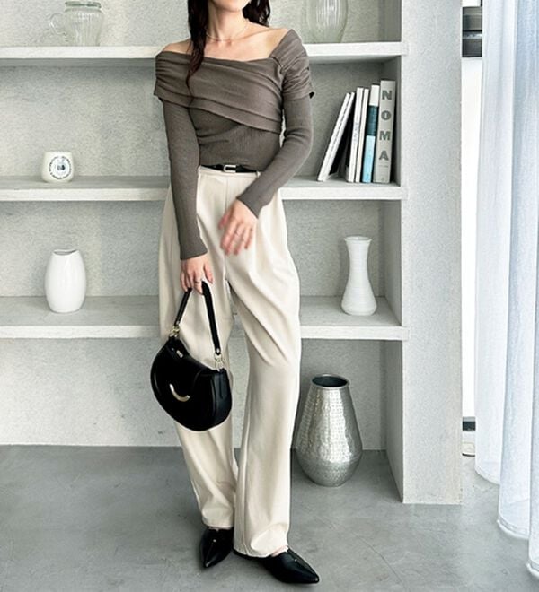 GeeRA（ジーラ）の「ドレープオフショルニット（ニット・セーター）」｜詳細画像