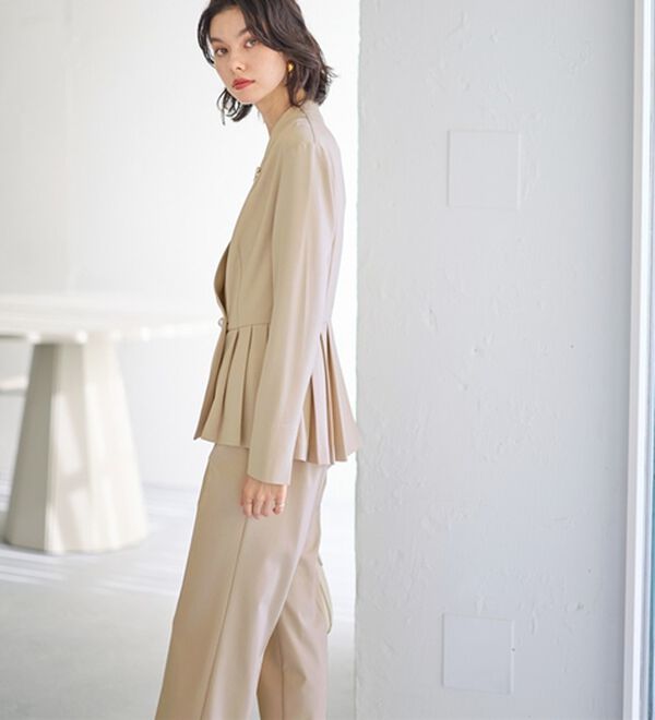 GeeRA（ジーラ）の「【２点セット】パールボタンペプラムプリーツブラウスセットアップ（その他スーツ）」｜詳細画像