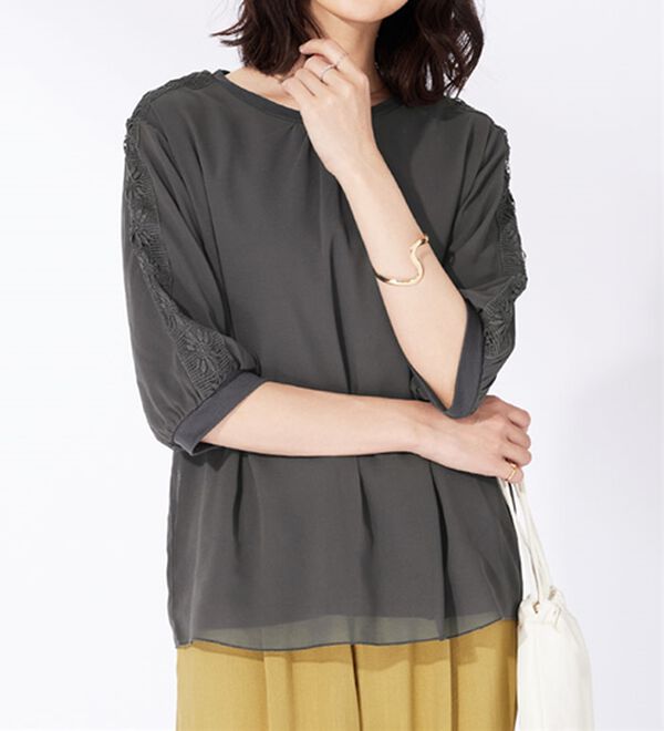 BELLUNA（ベルーナ）の「花柄レースシフォン重ねプルオーバー（カットソー）」｜詳細画像