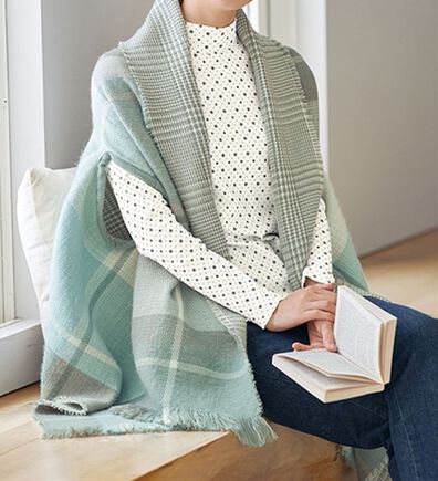 BELLUNA（ベルーナ）の「ストールにもなるあったかポンチョ（その他ファッション小物）」