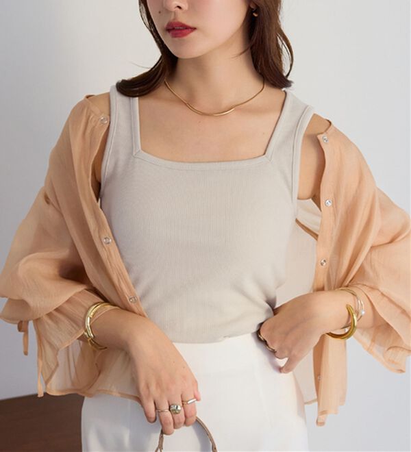 Viola e Viola（ヴィオラ エ ヴィオラ）の「保冷剤ポケット付スクエアタンクトップ（タンクトップ・キャミソール）」｜グレージュ