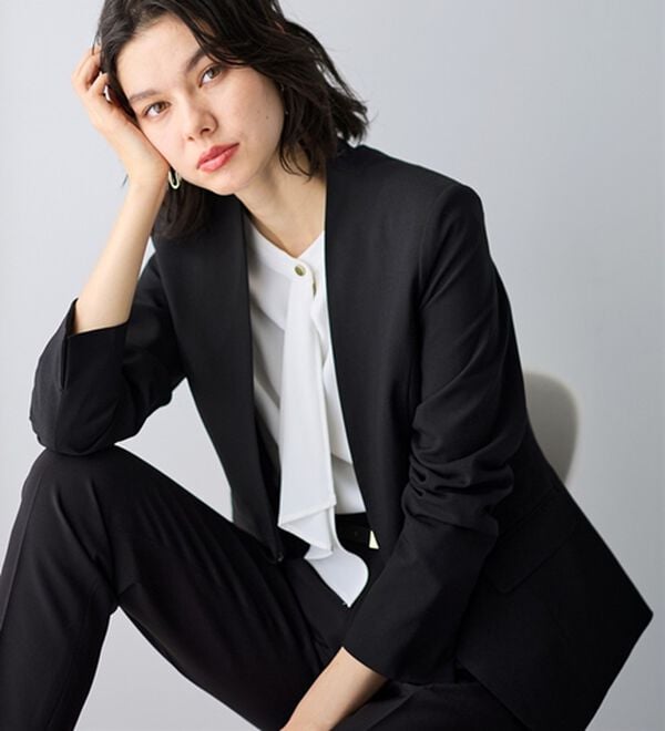 GeeRA（ジーラ）の「【2点セット】選べるボトム！洗えて型くずれしないノーカラージャケットパンツスーツセット（パンツスーツ）」｜テーパードパンツ/ブラック