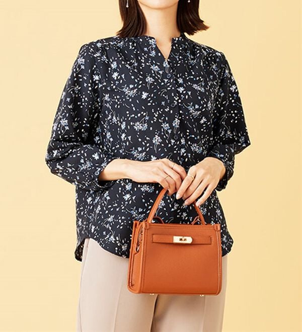 BELLUNA（ベルーナ）の「ふんわり柔らかギャザー使いブラウス（ブラウス）」｜詳細画像