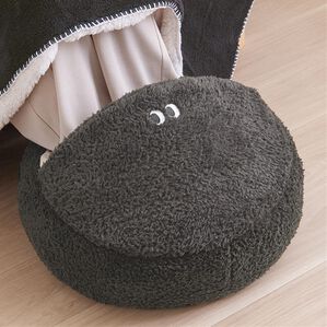 iellio（イエリオ）の「モンスターフットクッション（クッション・クッションカバー）」｜ブラック