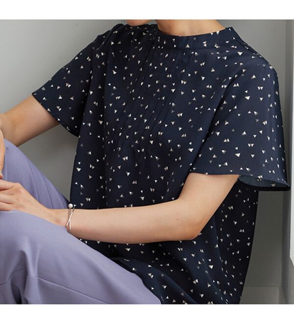 BELLUNA（ベルーナ）の「小紋柄タック使い袖フレアーブラウス（ブラウス）」｜詳細画像