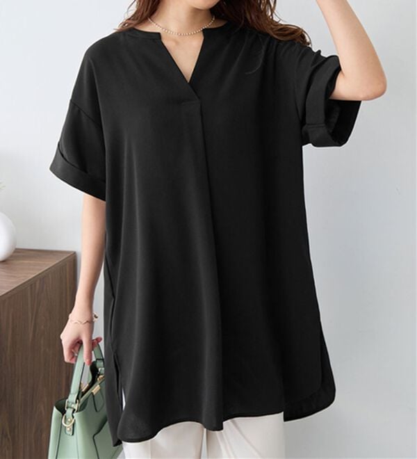 alotta（アロッタ）の「スキッパーとろみブラウスチュニック（ブラウス）」｜ブラック