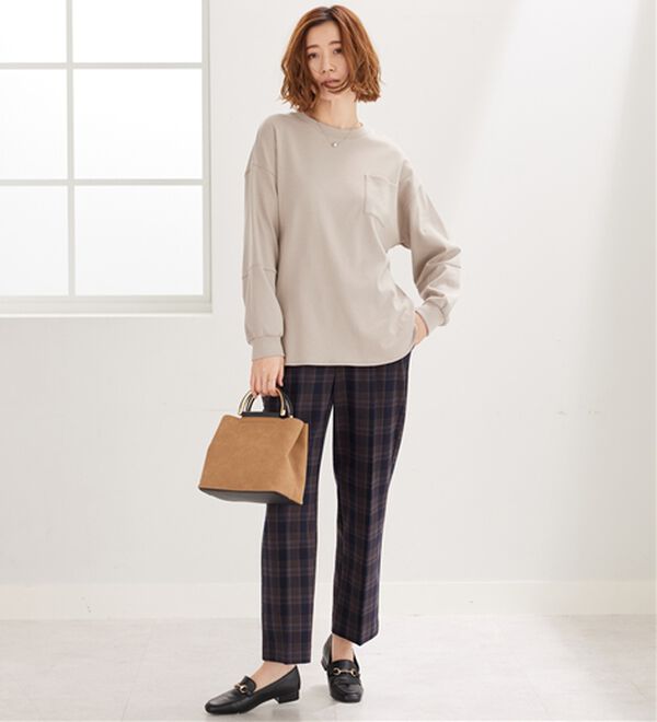 BELLUNA（ベルーナ）の「吸湿発熱ポンチ素材袖切替プルオーバー（カットソー）」｜詳細画像