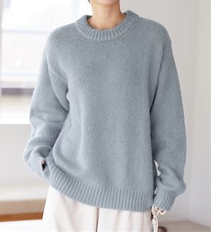 Viola e Viola（ヴィオラ エ ヴィオラ）の「ゆるっとふんわり素材ニット（ニット・セーター）」｜グレイッシュブルー