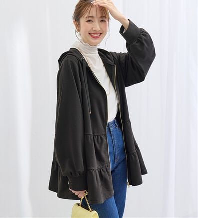 alotta（アロッタ）の「羽織るだけで大人可愛い！ふんわりティアードジップパーカー（パーカー）」