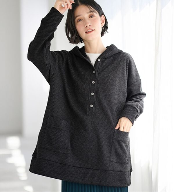 Viola e Viola（ヴィオラ エ ヴィオラ）の「ニット風カットソーパーカーチュニック（パーカー）」｜詳細画像