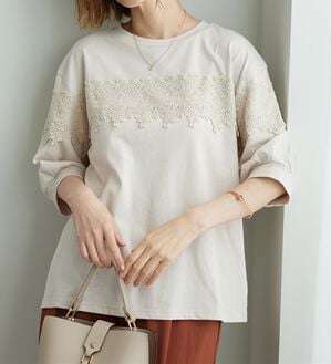 BELLUNA（ベルーナ）の「ケミカルレース使い華やかプルオーバー（カットソー）」｜アイボリー