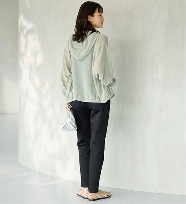 BELLUNA（ベルーナ）の「サラリ速乾！綿サテンストレッチカラーパンツ（フルレングスパンツ）」｜詳細画像