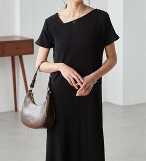 RANAN（ラナン）の「アシメネックハーフスリーブリブワンピース（その他ワンピース）」｜ブラック