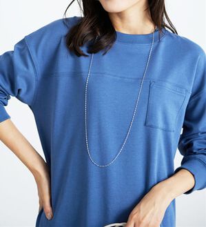 BELLUNA（ベルーナ）の「吸湿発熱ポンチ素材ポケット付プルオーバー（カットソー）」｜ブルー