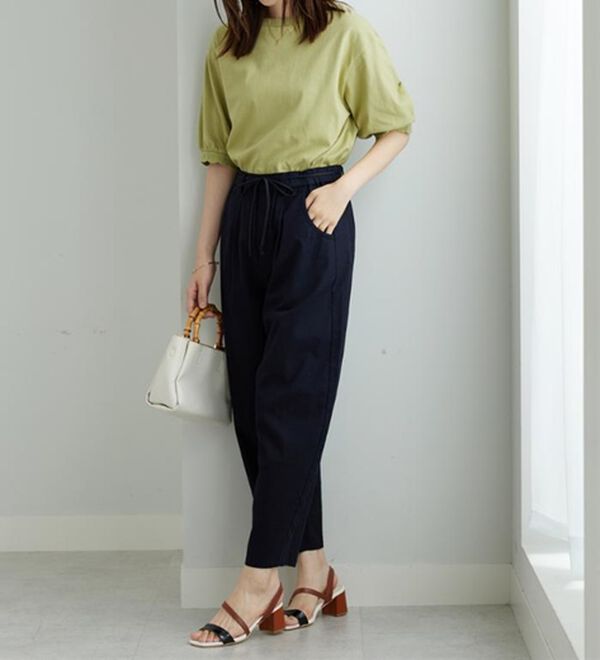 BELLUNA（ベルーナ）の「綿スラブ素材タックデザインコクーンパンツ（フルレングスパンツ）」｜詳細画像