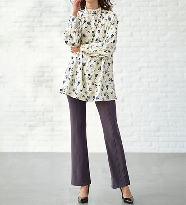 BELLUNA（ベルーナ）の「衿ボタンが可愛い花柄ハイネックチュニック（チュニック）」｜詳細画像