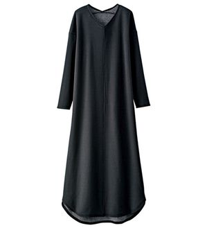 BELLUNA（ベルーナ）の「ふわふわ裏ファー素材ロング丈ワンピース（カットソーワンピース）」｜黒