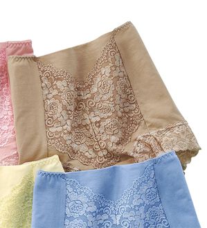 LAVIENNE（ラヴィエンヌ）の「旅のお供にこれ１枚！お腹スッキリ安心ショーツ　単品（安心ショーツ）」｜モカ