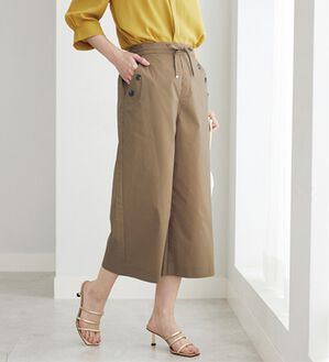 BELLUNA（ベルーナ）の「サラリ綿混ボタン使いキュロットパンツ（クロップドパンツ）」｜ベージュ