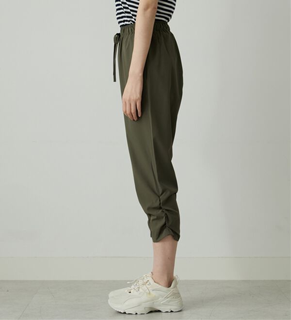 BELLUNA（ベルーナ）の「【接触冷感/UVカット/吸水速乾/軽量】ヒンヤリ＆速乾！裾くしゅクロップドパンツ（クロップドパンツ）」｜詳細画像