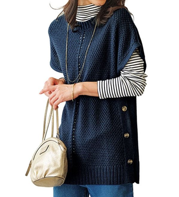 BELLUNA（ベルーナ）の「ボタン使いゆったりニットベスト（ベスト）」｜ネイビー