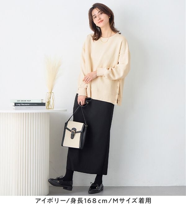 Viola e Viola（ヴィオラ エ ヴィオラ）の「大人の抜け感裏起毛サイドボタントップス（トレーナー・スウェット）」｜詳細画像