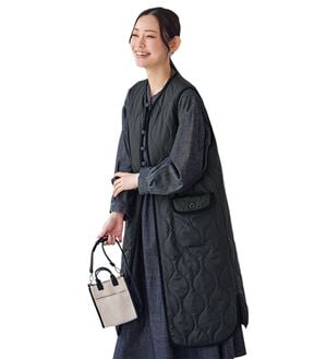 BELLUNA（ベルーナ）の「＜＆ｃｏｃｏｃｈｉ＞中わたロングキルトベスト（ベスト）」｜黒