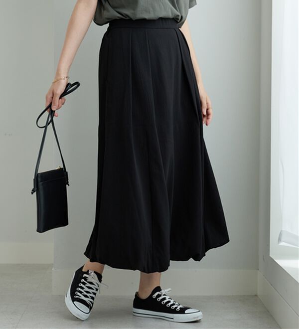 BELLUNA（ベルーナ）の「しぼ感素材バルーンスカート（ロングスカート）」｜黒