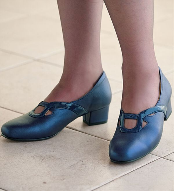 BELLUNA（ベルーナ）の「４Ｅ山羊革エナメルラインパンプス（パンプス）」｜詳細画像