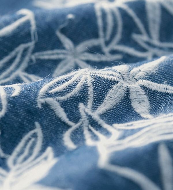 BELLUNA（ベルーナ）の「ナチュラルに体型カバーデニム刺しゅうチュニックワンピース（チュニックワンピース）」｜詳細画像