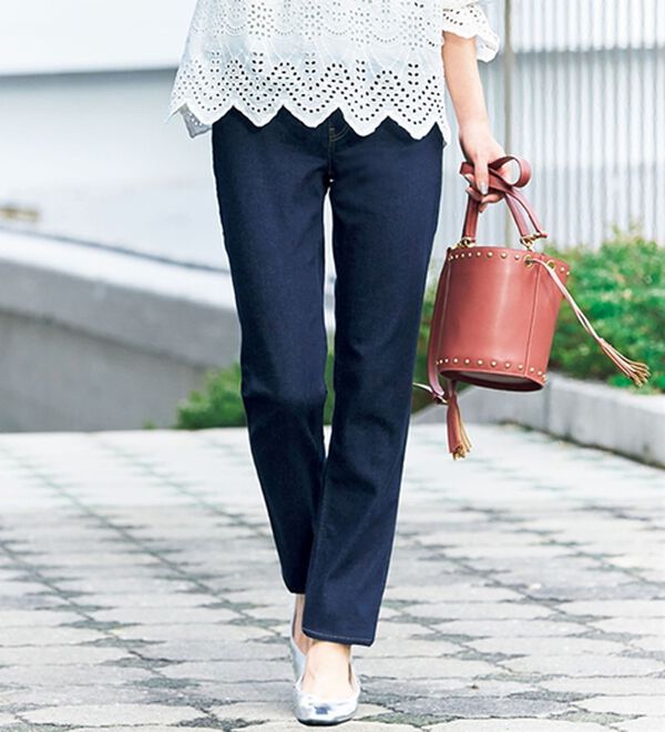 VINNO（ヴィノ）の「美のフィットストレートデニムパンツ（フルレングスパンツ）」｜インディゴ