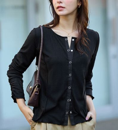 Viola e Viola（ヴィオラ エ ヴィオラ）の「針抜きシアードットボタンカーデ（その他カーディガン）」