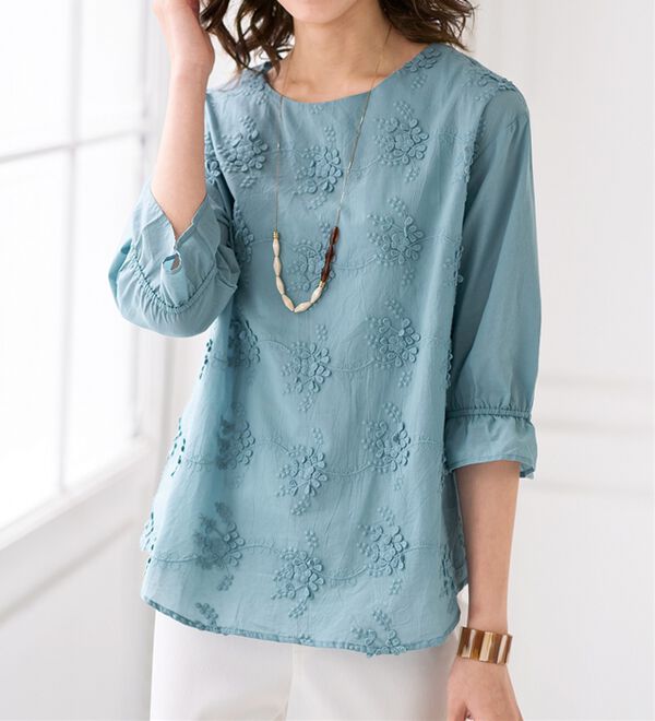 BELLUNA（ベルーナ）の「【店舗・ネット限定】モチーフレース使い袖ギャザーブラウス（ブラウス）」｜詳細画像