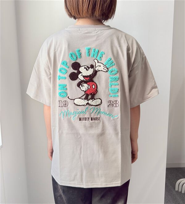 BELLUNA（ベルーナ）の「＜Ｄｉｓｎｅｙ＞【ミッキー】バックサガラ刺しゅうワイドシルエットＴシャツ（Tシャツ）」｜詳細画像