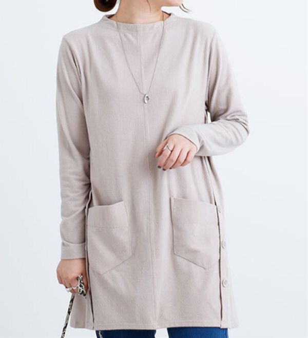 BELLUNA（ベルーナ）の「ボトルネック裾ボタンデザインチュニック（チュニック）」｜トープ