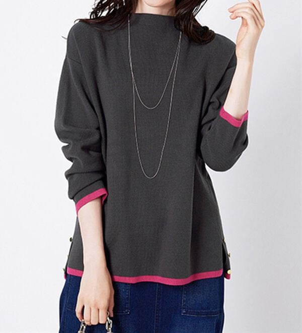 BELLUNA（ベルーナ）の「金ボタン使い配色ニットプルオーバー（ニット・セーター）」｜チャコール／ピンク