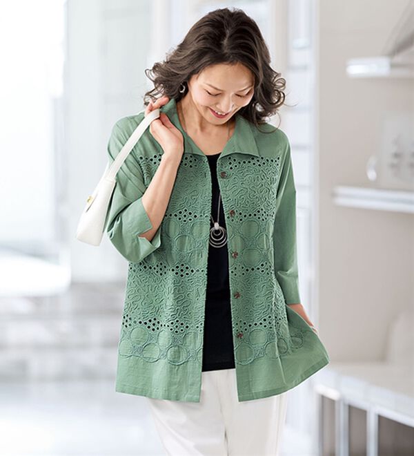 BELLUNA（ベルーナ）の「＜旅行をおしゃれに涼しく！＞刺しゅう使いシアー素材ジャケット（その他ジャケット）」｜セージ