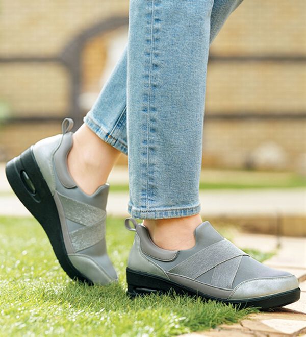 BELLUNA（ベルーナ）の「クロスゴムお洒落エアシューズ（スリッポン）」｜詳細画像