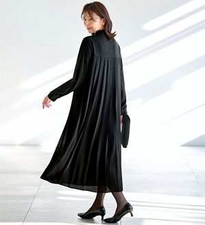 BELLUNA（ベルーナ）の「日本製素材！バックプリーツボウタイワンピース（ブラックフォーマル（喪服・礼服））」｜黒