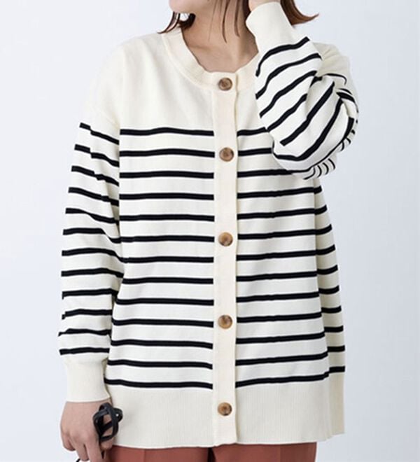 BELLUNA（ベルーナ）の「ボーダークルーネックカーディガン（ニットカーディガン）」｜オフ白／黒