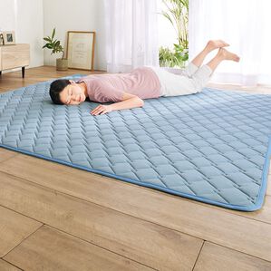 「はっ水ふっくら接触冷感キルトラグ（カーペット）」｜ブルー
