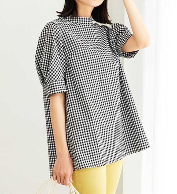 BELLUNA（ベルーナ）の「サッカー素材後ろボタンデザインブラウス（ブラウス）」｜詳細画像