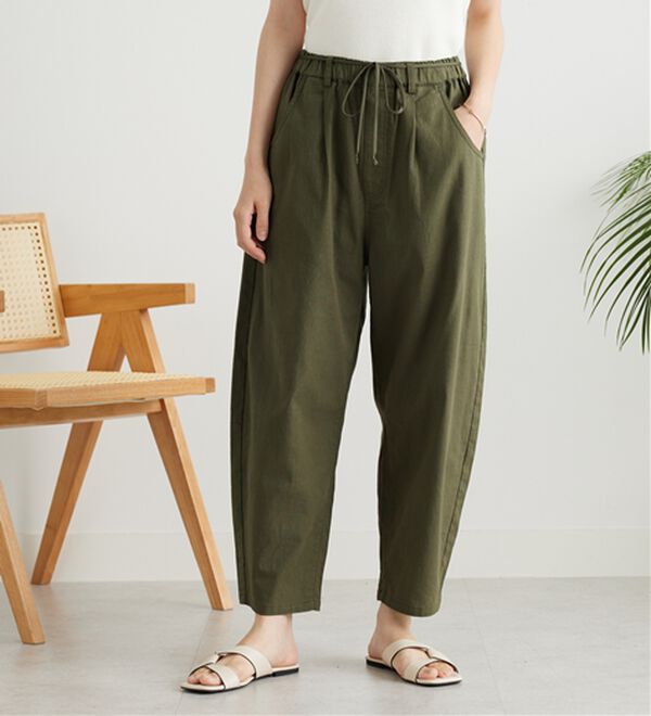 BELLUNA（ベルーナ）の「綿スラブ素材タックデザインコクーンパンツ（フルレングスパンツ）」｜詳細画像