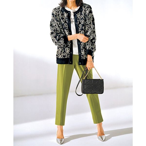 BELLUNA（ベルーナ）の「花柄ジャカードボタン使いカーディガン（ニットカーディガン）」｜詳細画像