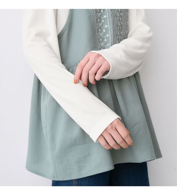 Viola e Viola（ヴィオラ エ ヴィオラ）の「Ｔシャツ付き刺しゅうキャミソールトップス（カットソー）」｜詳細画像